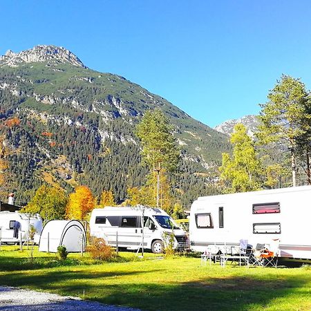 ホテル Camping Lechtal Vorderhornbach エクステリア 写真